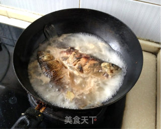 鲫鱼葱花汤的做法步骤：6