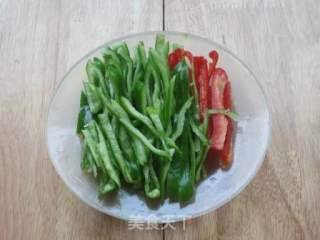 土豆炒青椒的做法步骤：3