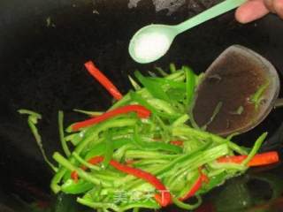 土豆炒青椒的做法步骤：5