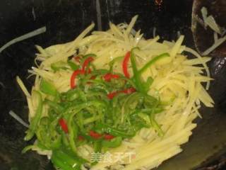 土豆炒青椒的做法步骤：8