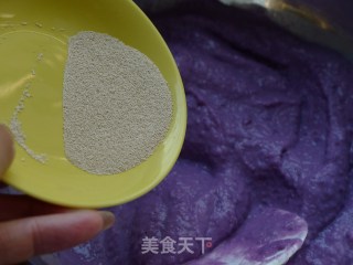 【紫薯发糕】---美食。美味。美色的做法步骤：3