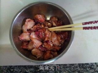 口蘑炒鸡腿的做法步骤：3