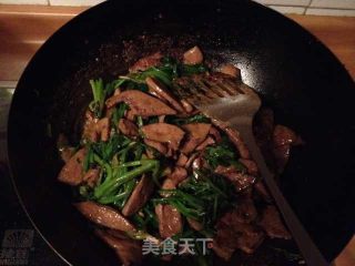 菠菜炒猪肝的做法步骤：6