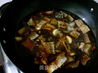 红烧咸鱼的做法步骤：2
