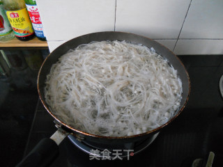 金针菇拌青瓜的做法步骤：4