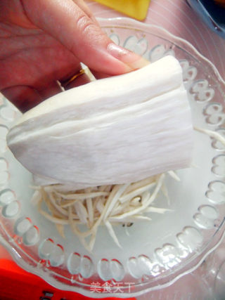 手撕杏鲍菇炒彩椒的做法步骤：1