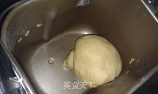 奥弗涅圆面包的做法步骤：1