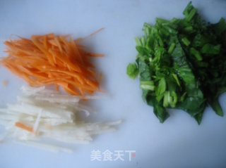 菠菜胡萝卜卷的做法步骤：2
