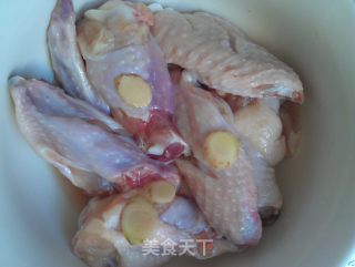 无敌鸡翅的做法步骤：1