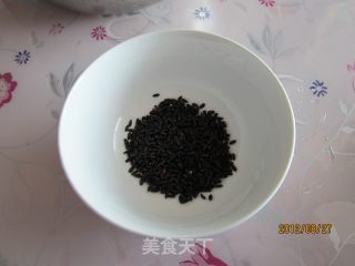 补肾的佳品---黑粥的做法步骤：2