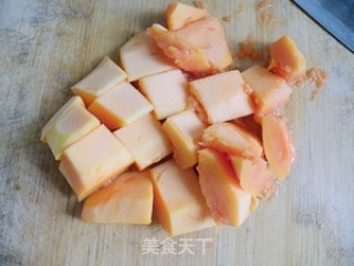 美容养颜甜品------木瓜银耳糖水的做法步骤：3