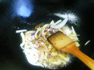 牛肉炒宽面的做法步骤：5
