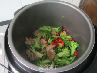 西兰花烧肉的做法步骤：8