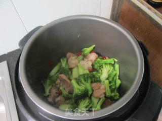 西兰花烧肉的做法步骤：9