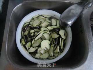 茄饼的做法步骤：2