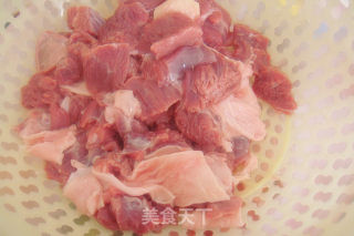 萝卜炖牛腩的做法步骤：1