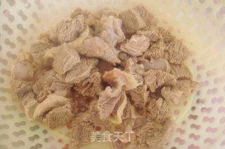 萝卜炖牛腩的做法步骤：3