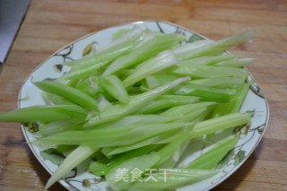 快手小炒-【西芹炒香干】的做法步骤：1