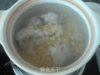 黄豆苦瓜汤的做法步骤：2