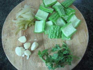 黄豆苦瓜汤的做法步骤：3