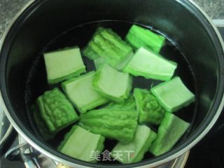 黄豆苦瓜汤的做法步骤：4