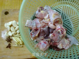 红烧鸡的做法步骤：1