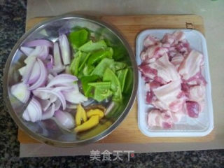 回锅肉的做法步骤：1