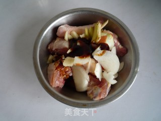 木耳蒸鸡的做法步骤：2