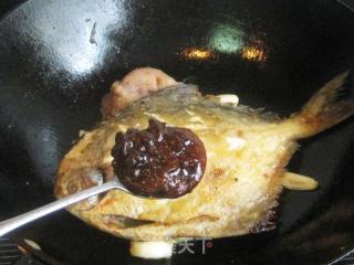 大蒜豆瓣酱辣味鲳鱼的做法步骤：7