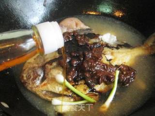 大蒜豆瓣酱辣味鲳鱼的做法步骤：9