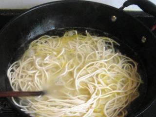 黄瓜肉丝拌面的做法步骤：3