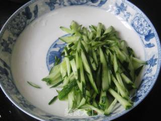 黄瓜肉丝拌面的做法步骤：6