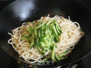 黄瓜肉丝拌面的做法步骤：11