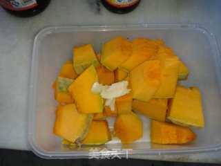 南瓜排骨的做法步骤：1