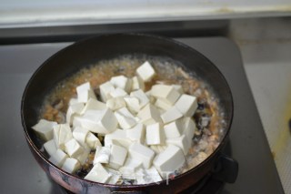 【顶级厨师】--【黄鳝海米炖豆腐】的做法步骤：8