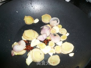 超好味紅腐乳炆豬蹄的做法步骤：2