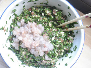 为儿子包的滚蛋饺子——【韭菜虾仁饺子】的做法步骤：6