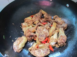 三杯鸡的做法步骤：9