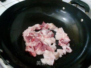 土豆烧肉的做法步骤：1