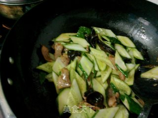 黄瓜木耳炒肉片的做法步骤：4