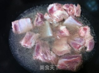 糖醋排骨的做法步骤：1