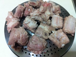 糖醋排骨的做法步骤：2