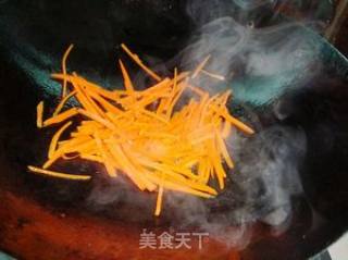 让孩子爱上吃菜——紫菜蔬菜卷的做法步骤：3
