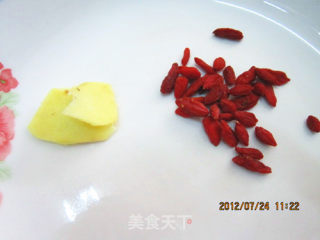 香菇鸡腿汤的做法步骤：3