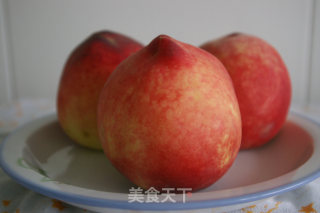 鲜榨桃汁的做法步骤：1