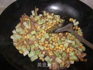 双豆煮咸鱼的做法步骤：3
