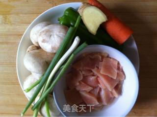 口蘑炒鸡肉的做法步骤：1