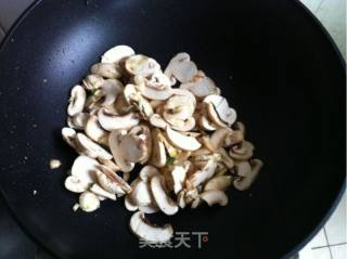 口蘑炒鸡肉的做法步骤：5