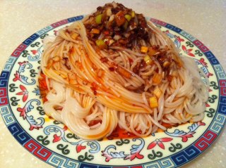 酸辣汁热拌面(懒人的主食)的做法步骤：5