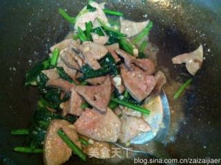 巧用小撇步搞掂【菠菜炒豬肝】的腥與澀的做法步骤：6
